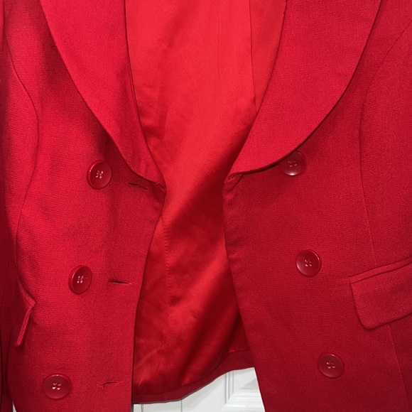 Red coat - Picture 3 of 4